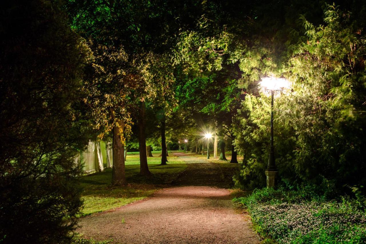 Palac Pod Kampinosem - Blisko Warszawy Leszno  Bagian luar foto